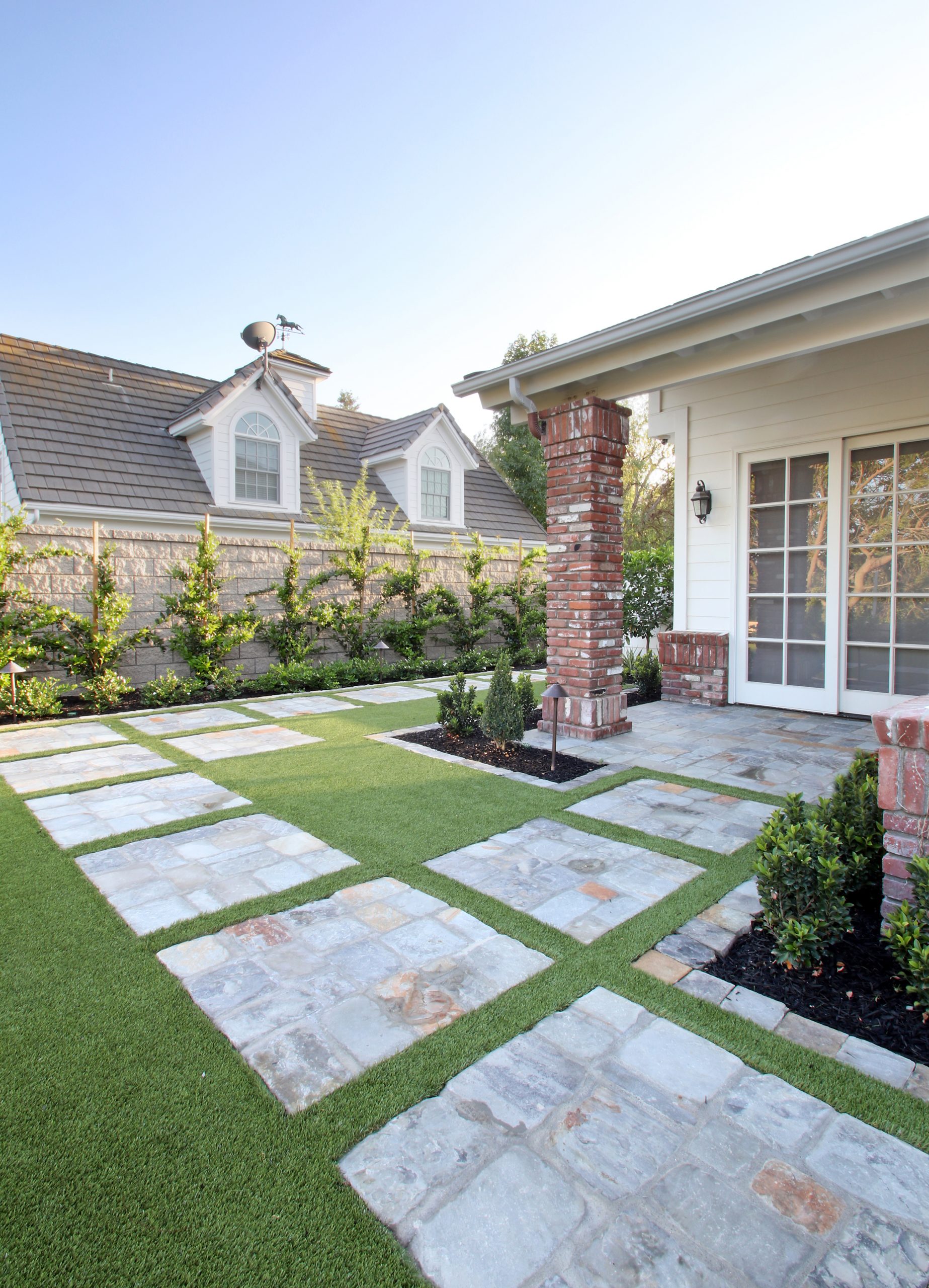Natural stone steppers with artificial turf, Dreamscape by MGR leading pool contractor in Orange County
